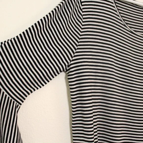 KEREN Hart Bell Sleeve Tunic Size M - Picture 7 of 15